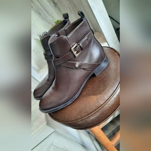 Tommy Hilfiger Brown Booties sz 8M used good condition